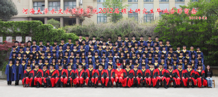 2012届体育博彩平台足投院硕士研究生毕业留念