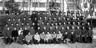 1977年夏华东水利足球投注平台足投77级同学毕业留影