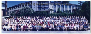 2005届体育博彩平台足投院本科生毕业留念.jpg